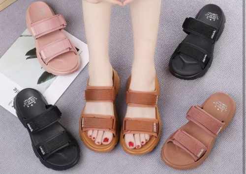 Wedges wanita wonfy model selop bahan canvas combi